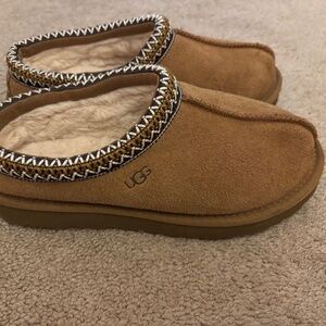 UGG Tasman